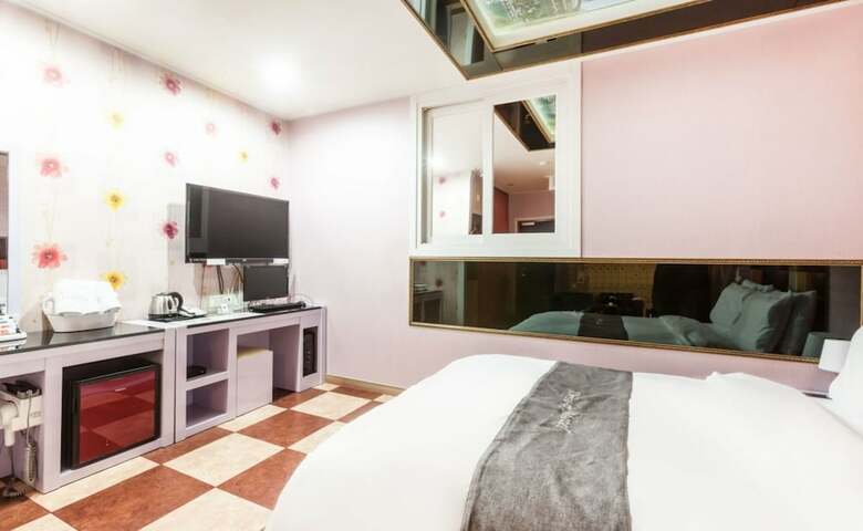 Hotel Sky Opening Motel