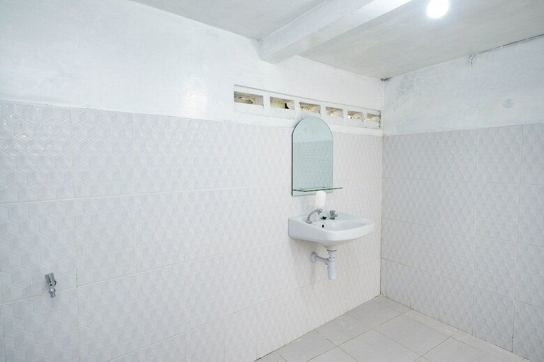 Hostal Spot On 2262 Indekost Putri Kikandrya
