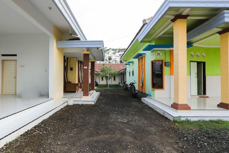 Hostal Spot On 2371 Islami Family Residence