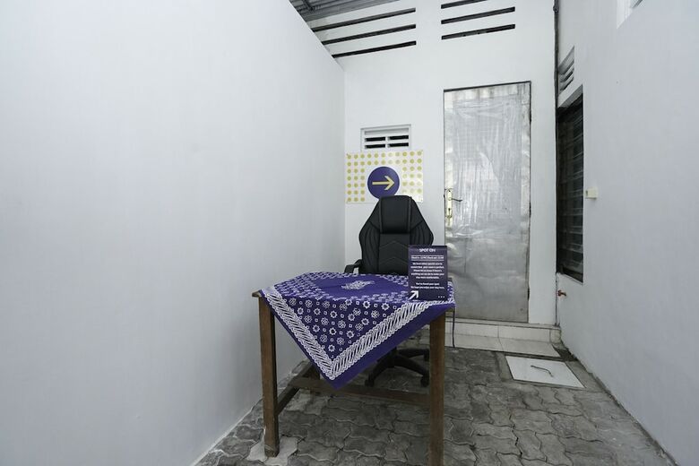 Hostal Spot On 2479 Berkah Residence Syariah