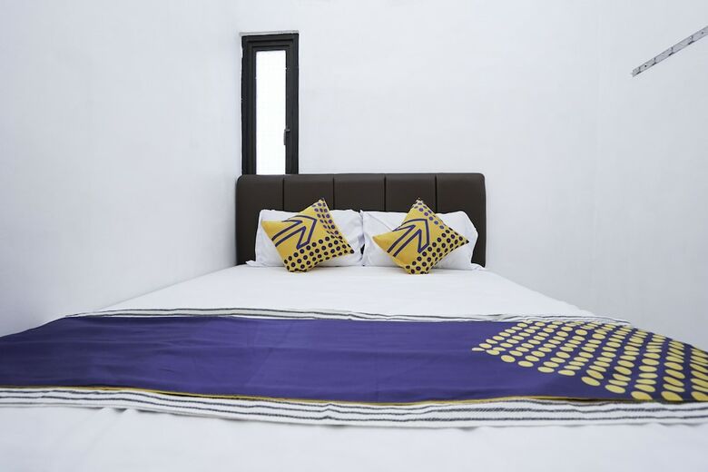 Hostal Spot On 2479 Berkah Residence Syariah
