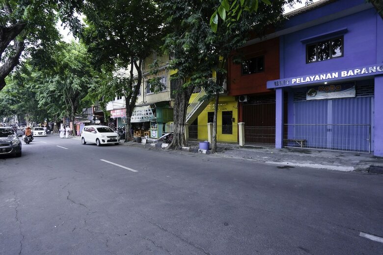 Hostal Spot On 2479 Berkah Residence Syariah
