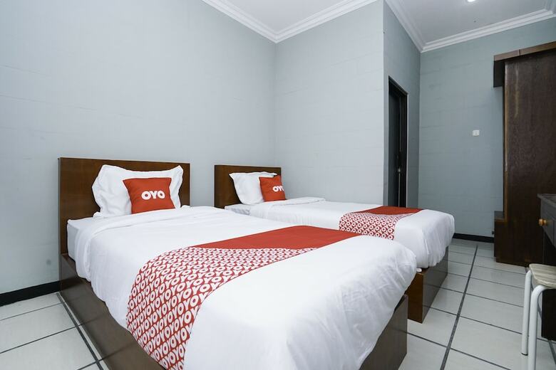 Hostal Oyo 2493 Lotus Hotel Syariah