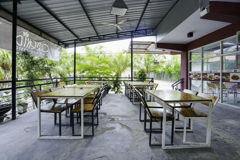 Hostal Oyo 2493 Lotus Hotel Syariah