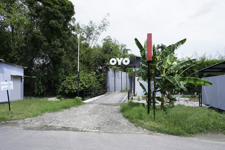 Hostal Oyo 2493 Lotus Hotel Syariah