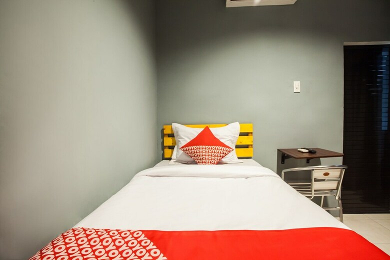 Hostal Oyo 990 Stadion Residence Syariah