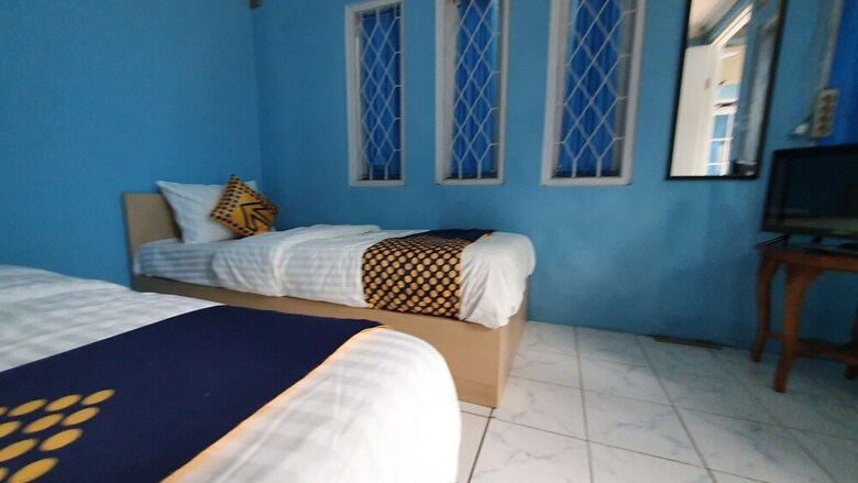 Hotel Oyo 2302 Blue House Costel
