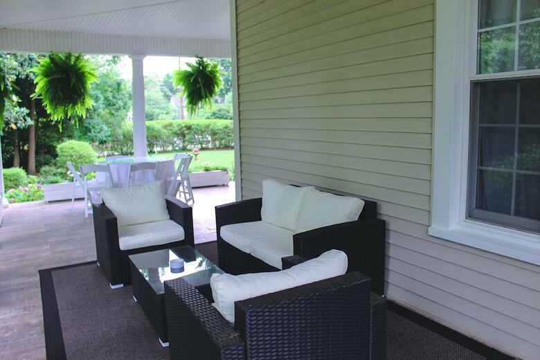Hotel Burke Manor Inn & Pavilion