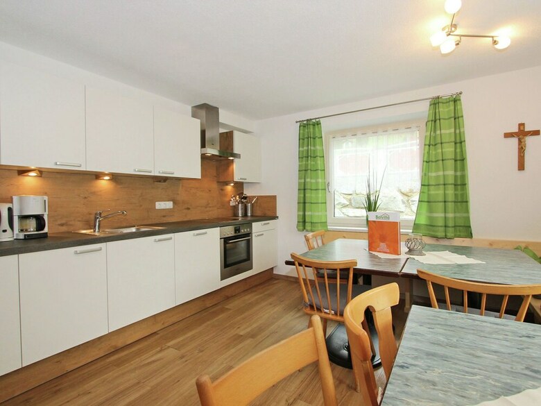 Beautiful Apartment Near Mountains In Gerlosberg