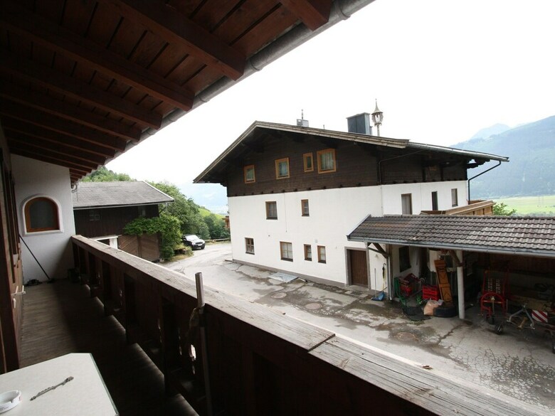 Vintage Apartment In Stuhlfelden With Balcony