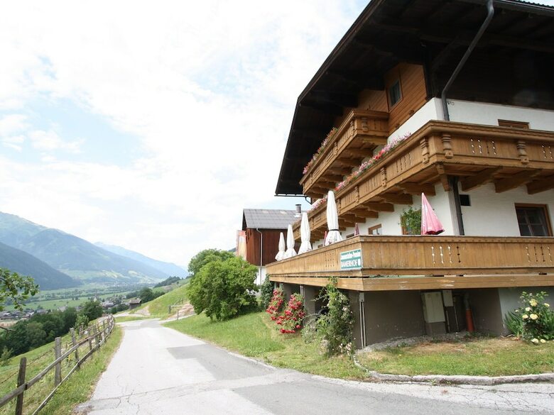 Vintage Apartment In Stuhlfelden With Balcony