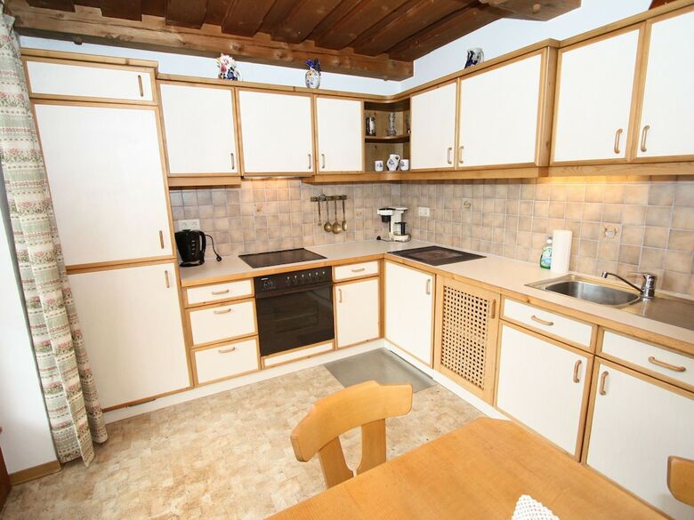 Vintage Apartment In Stuhlfelden With Balcony