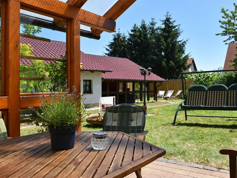 Vintage Hoilday Home In Leina With Pond