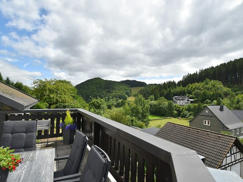 Modern Holiday Home In Deifeld With Private Garden