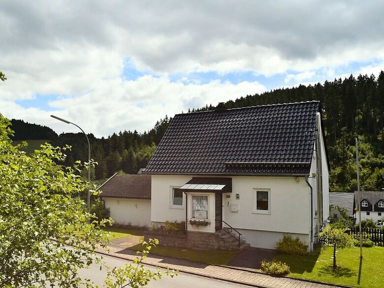Modern Holiday Home In Deifeld With Private Garden