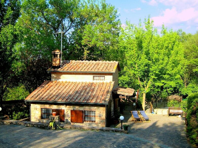 Cosy Cottage In Chiusdino With Garden