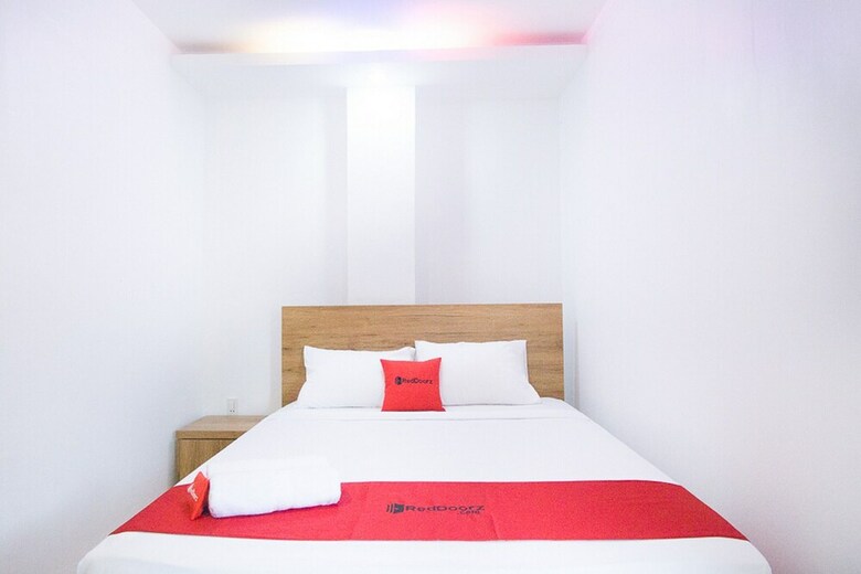Apartamentos Reddoorz @ Rs Adam Malik Medan