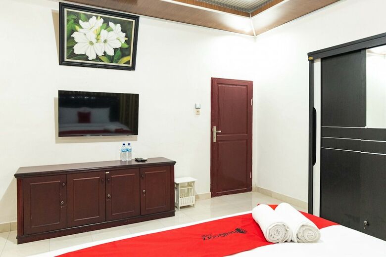 Hotel Reddoorz Plus Near Universitas Methodist Medan