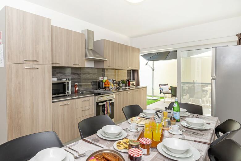 Apartamentos Summer Breeze Maisonette With Terrace