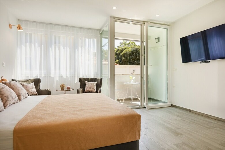 Hotel Rose Gold Rooms & Studio With Balcony