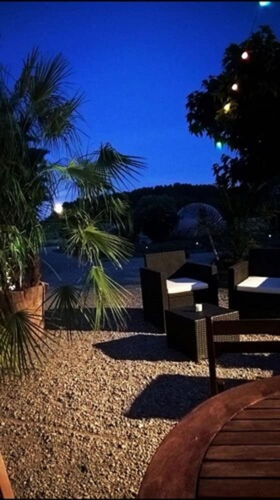 Bed & Breakfast Les Chambres Bulles Du Chateau Belvize