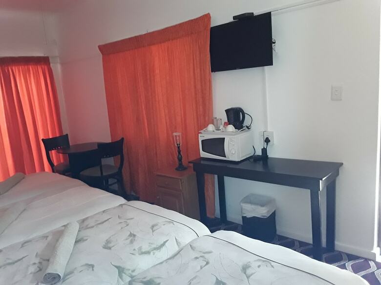 Hotel Kwazi Guest House