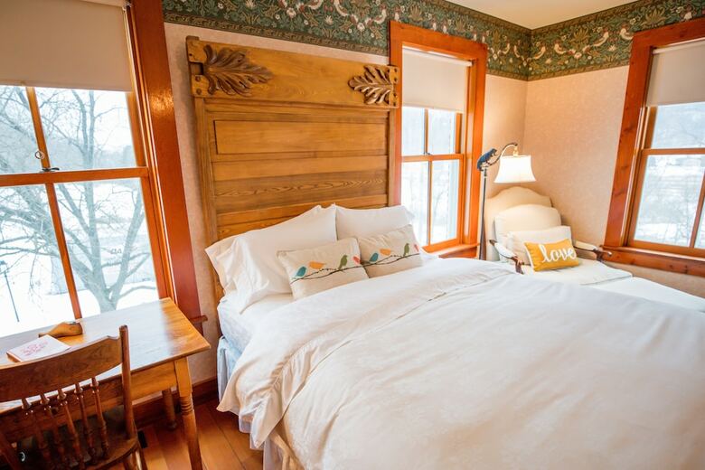 Bed & Breakfast Round Barn Farm B & B Event Center
