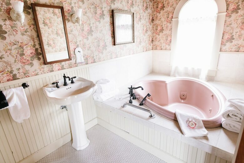 Bed & Breakfast Round Barn Farm B & B Event Center