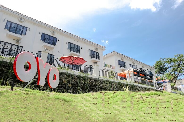 Hostal Oyo 1352 Jember Town Square Residence