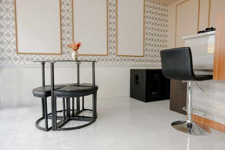 Hostal Oyo 1352 Jember Town Square Residence