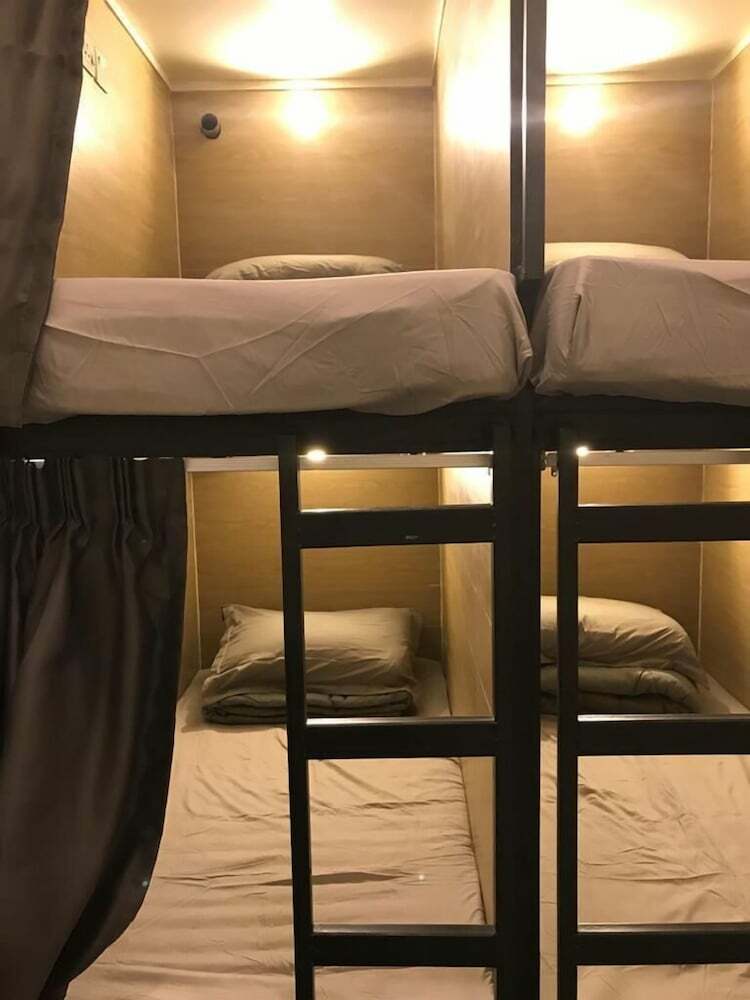 Hostal Downtown Bunkers