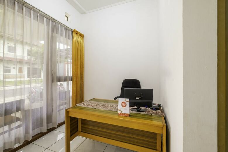 Hotel Oyo 2728 Sinulingga Residence