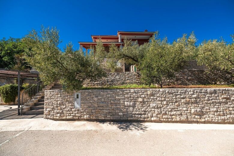 Villa Luxury Stairway To Heaven With Pool