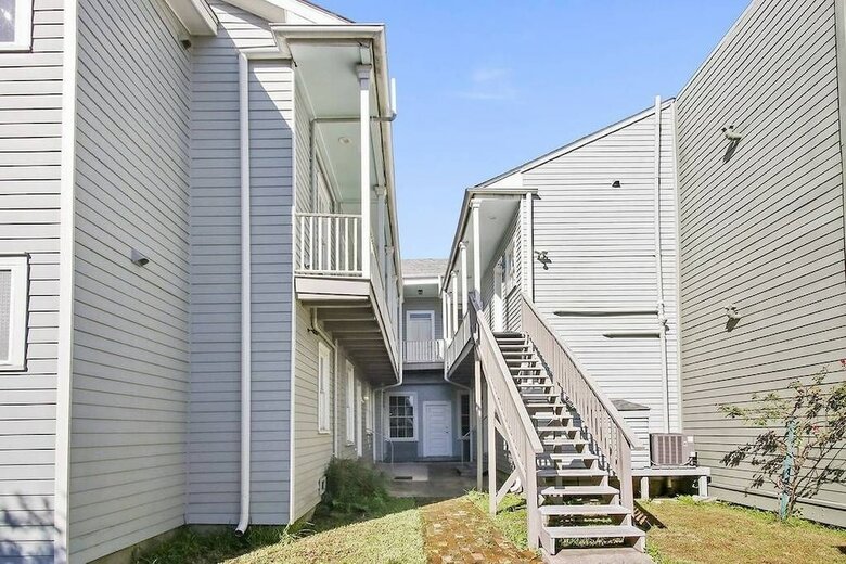 Montgomery Apartments On Magazine Street