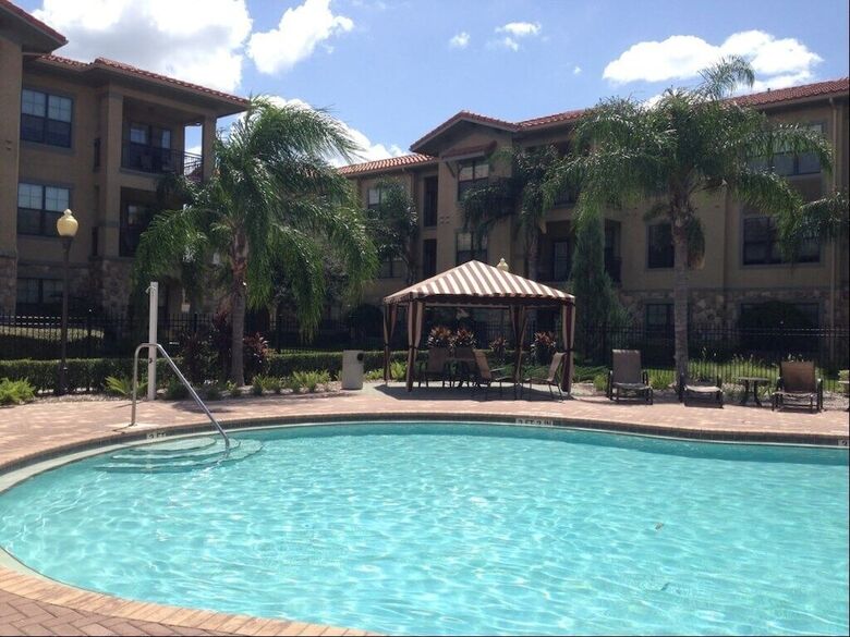 Bella Piazza 3 4