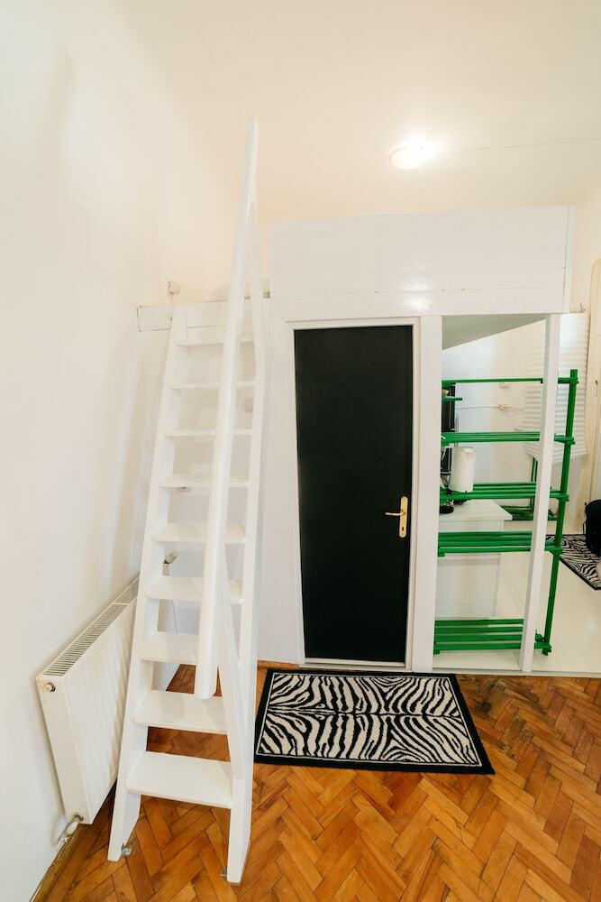 Mathe Apartments 3