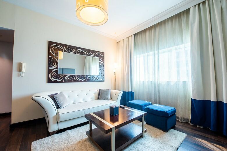Aparthotel First Central Hotel Suites