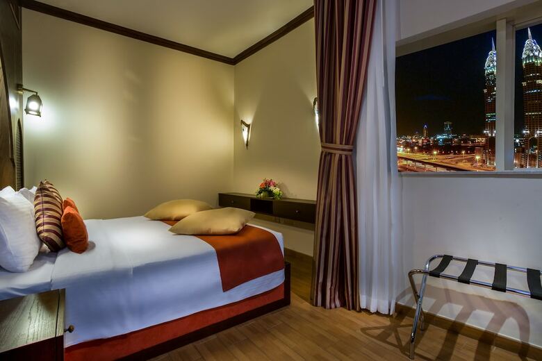 Aparthotel First Central Hotel Suites