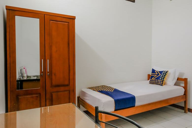 Hostal Spot On 2749 Tiga Sinar Residence