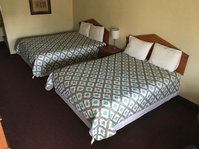 Posada Whispering Creek Lodging & Rv Resort