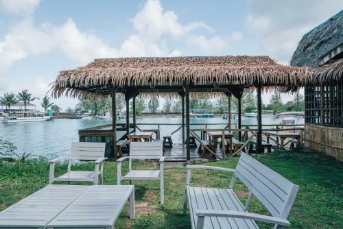 Hostal Airai Ocean View Lodge