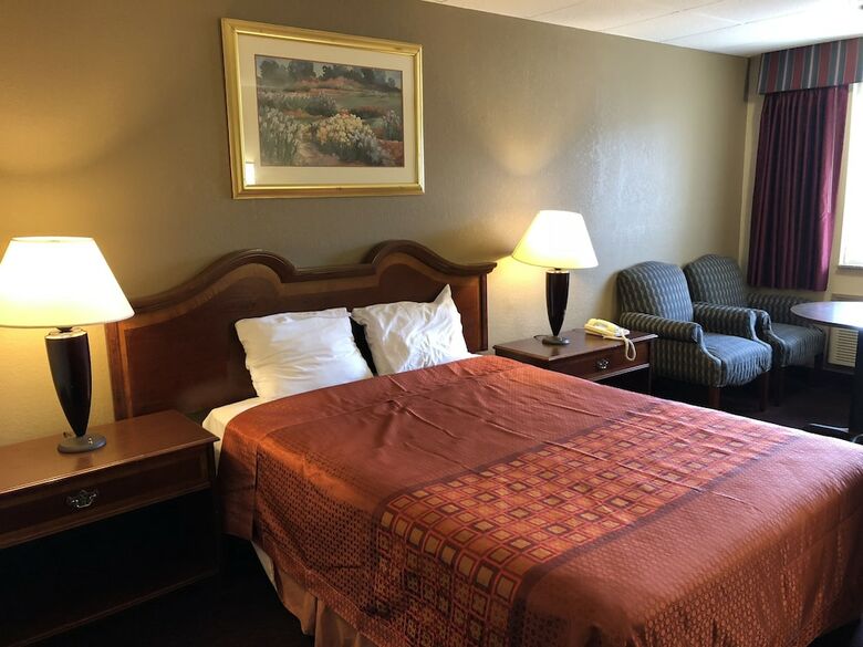 Hotel Travel Inn & Suites