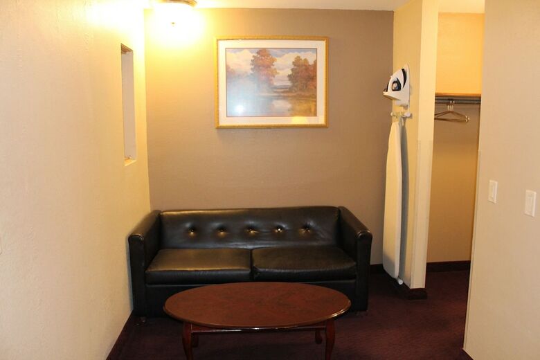Hotel Travel Inn & Suites