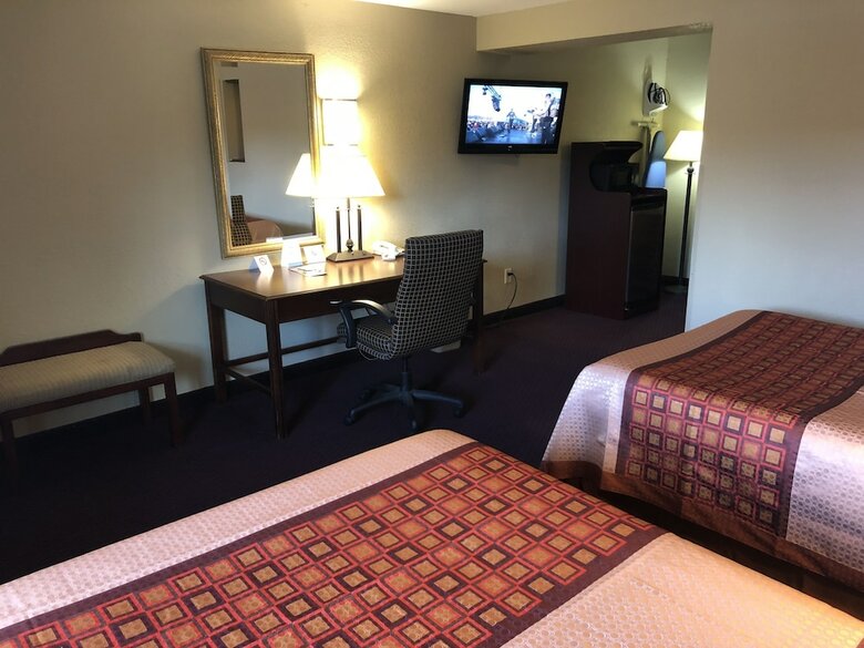 Hotel Travel Inn & Suites