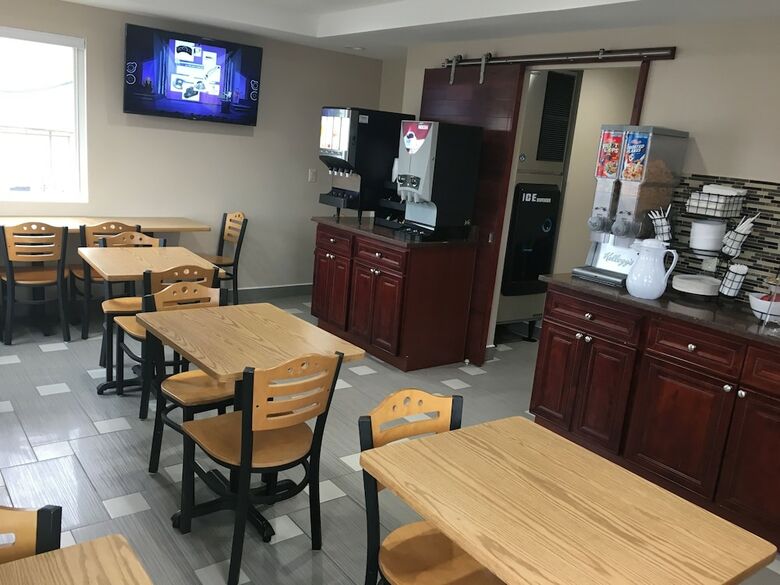 Hotel Travel Inn & Suites