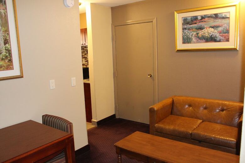 Hotel Travel Inn & Suites