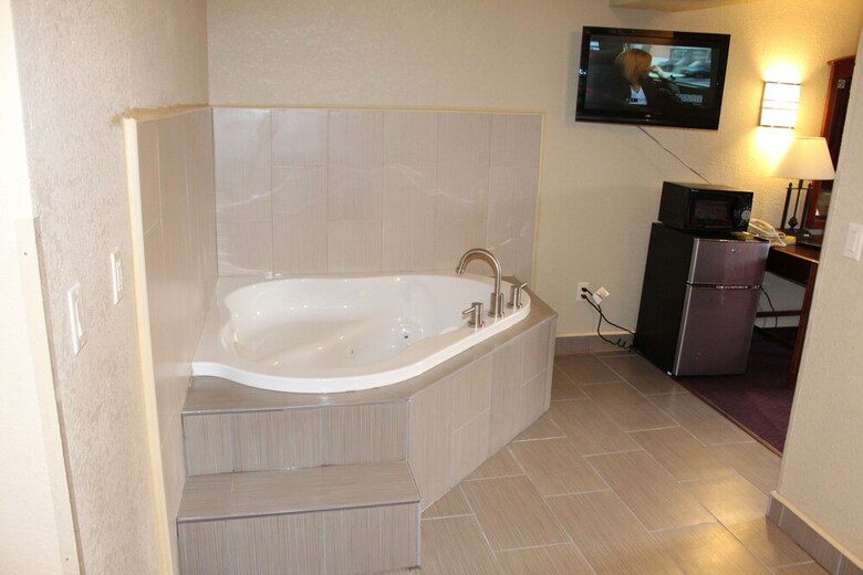 Hotel Travel Inn & Suites
