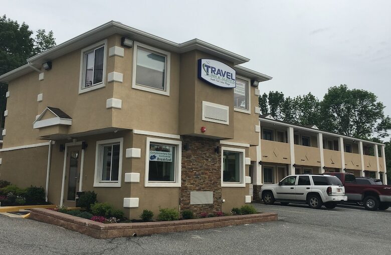 Hotel Travel Inn & Suites