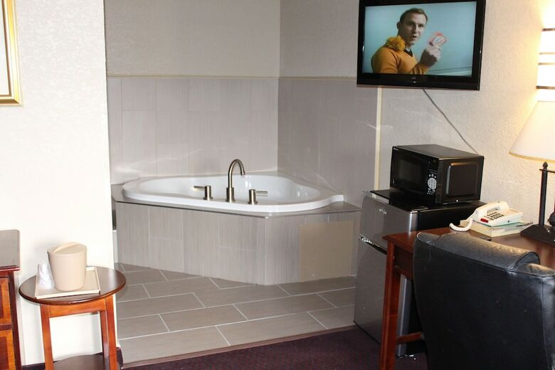 Hotel Travel Inn & Suites