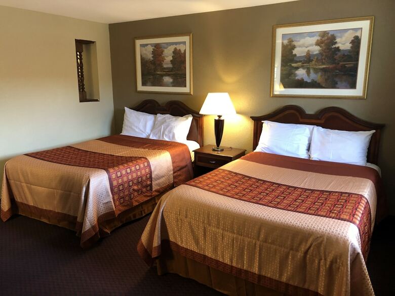 Hotel Travel Inn & Suites